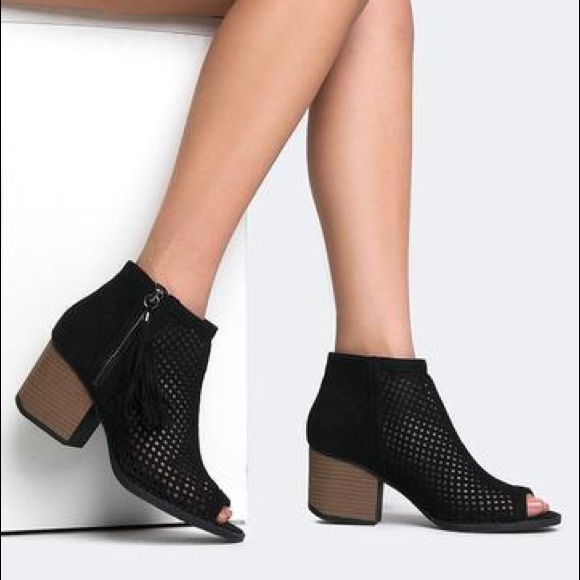 🆕LAST ONE 💔 Black Peep Toe Tassel Booties - Picture 4 of 5